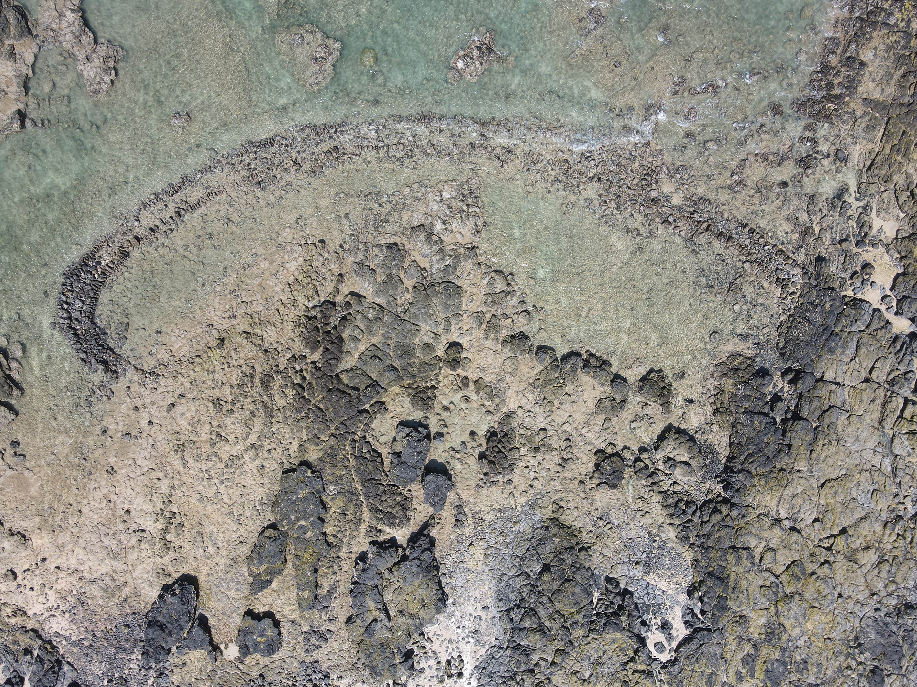 吉貝村鸚哥籠滬的全貌