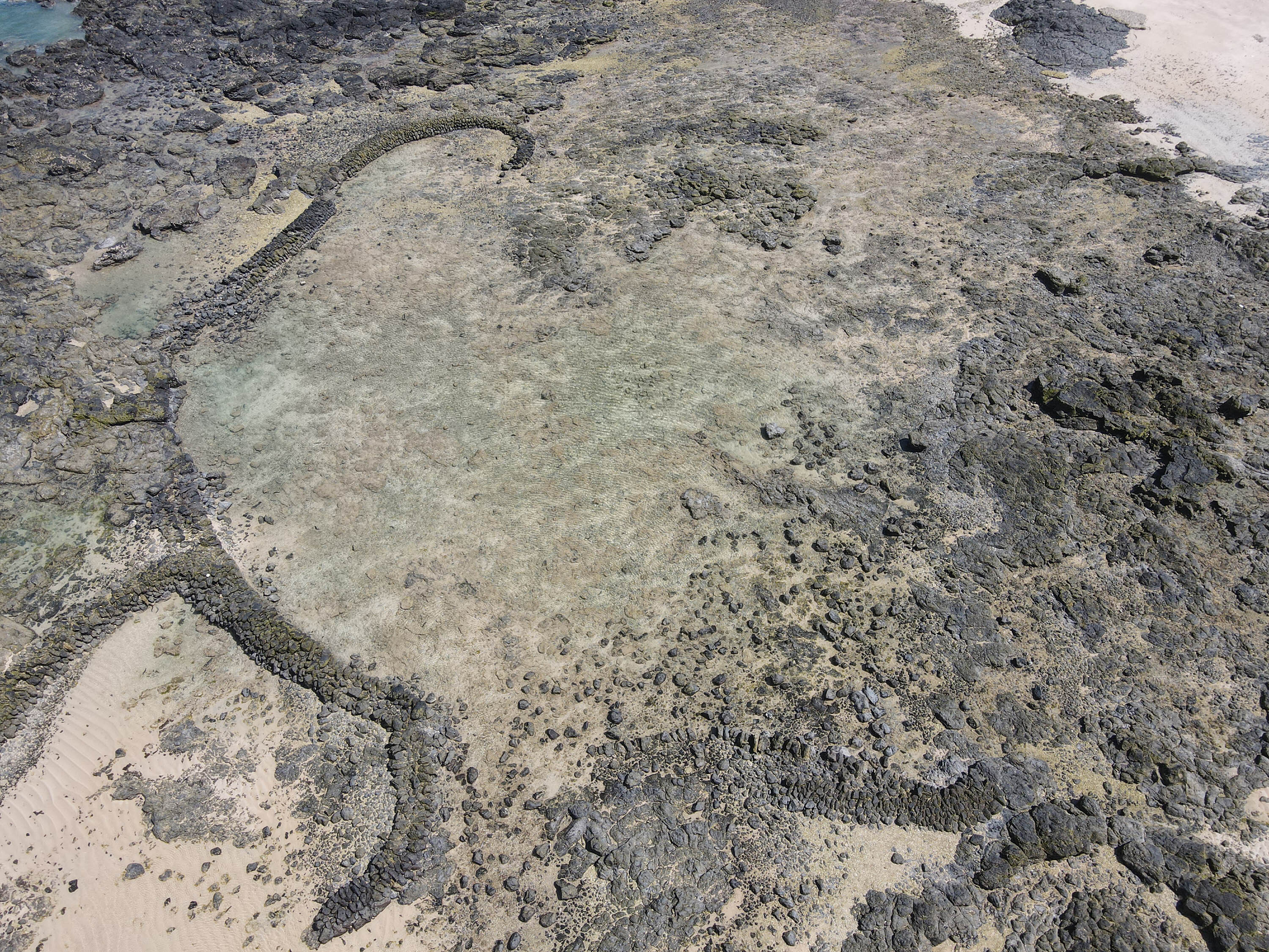 圖中為吉貝村格仔滬的全貌，圖左下為高老古滬仔的右滬彎