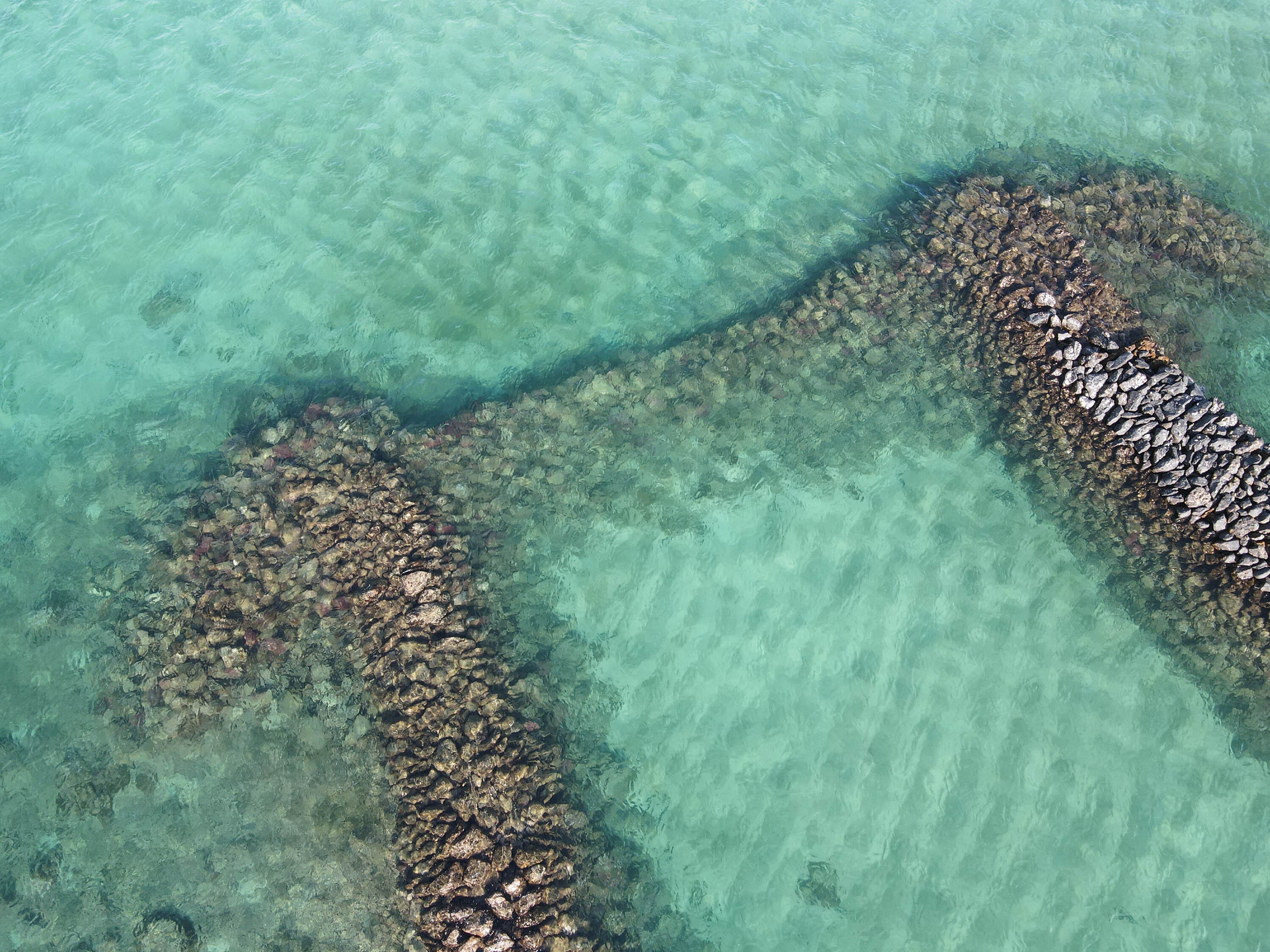 吉貝村大半洋滬的滬碇，位於吉貝村大半洋滬的腳路（圖左下）與右滬彎（圖右上）之間