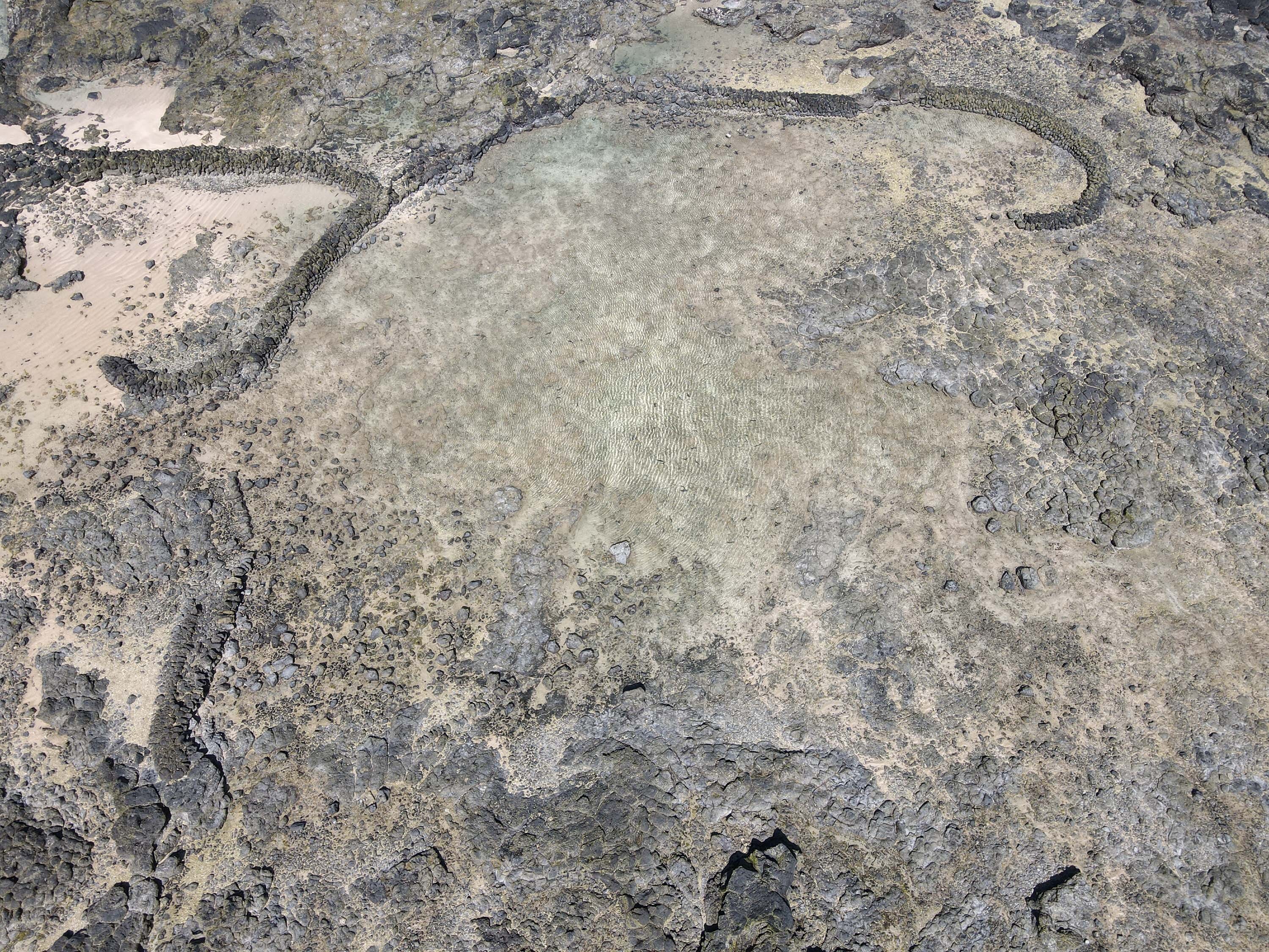 圖中為吉貝村格仔滬的全貌，圖左為高老古滬仔的右滬彎